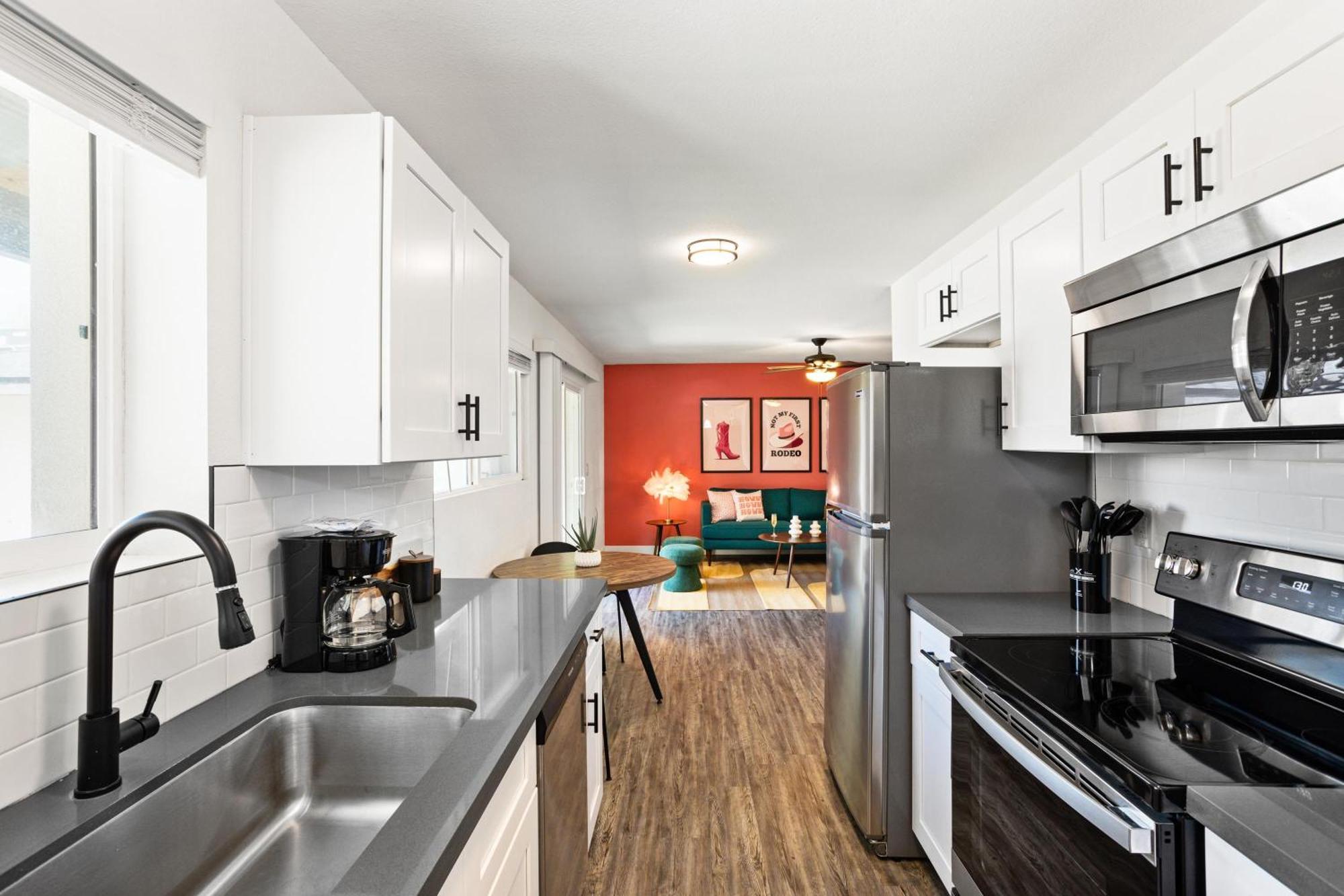 Holiday home Sunrise Vista-walk To Downtown Old Town & Bars! *