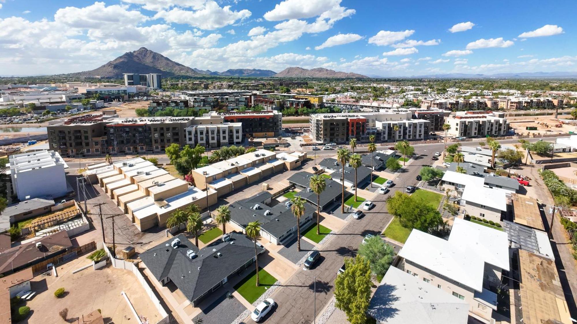 Sunrise Vista-walk To Downtown Old Town & Bars! Scottsdale
