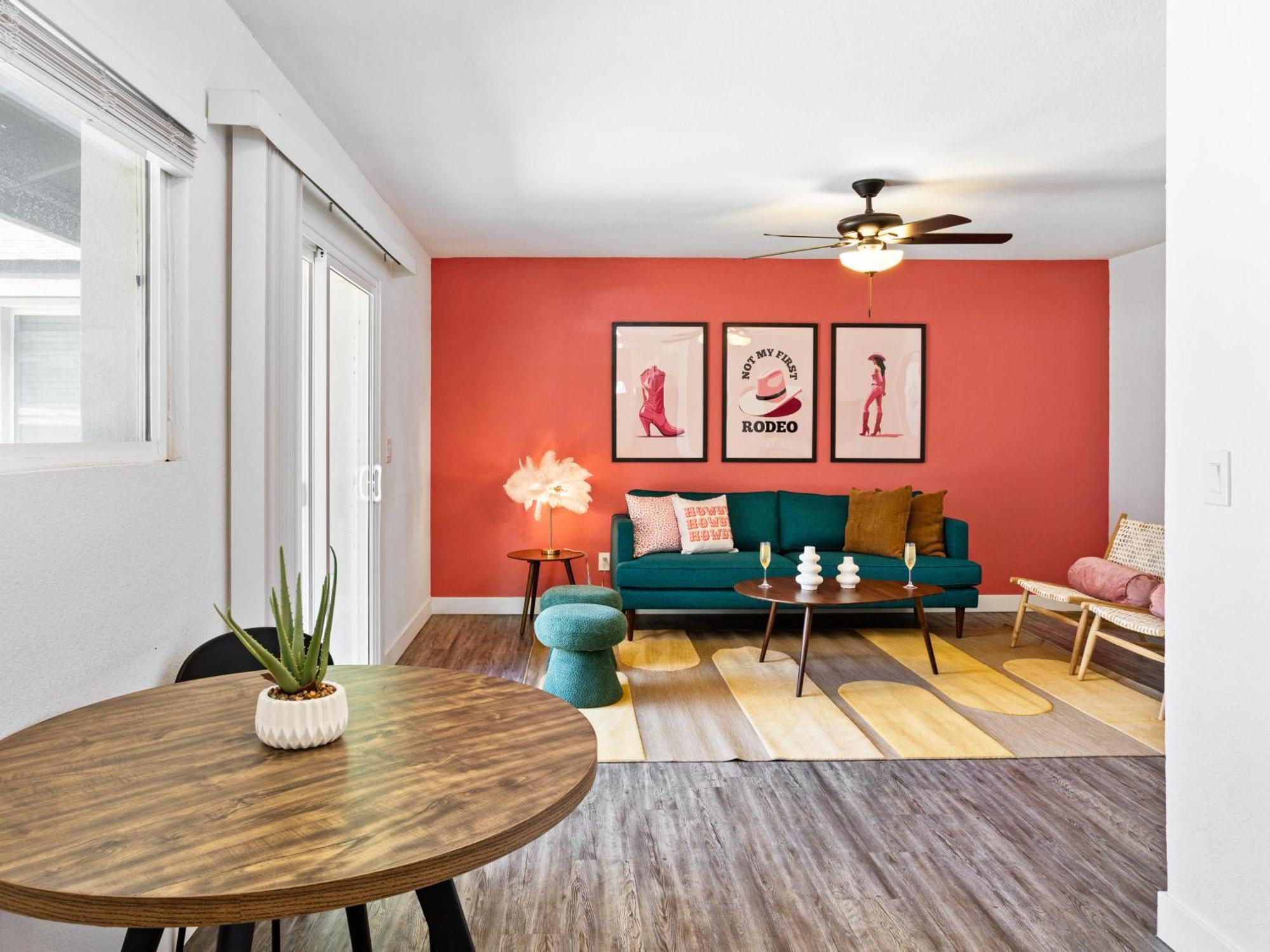 Holiday home Sunrise Vista-walk To Downtown Old Town & Bars! *